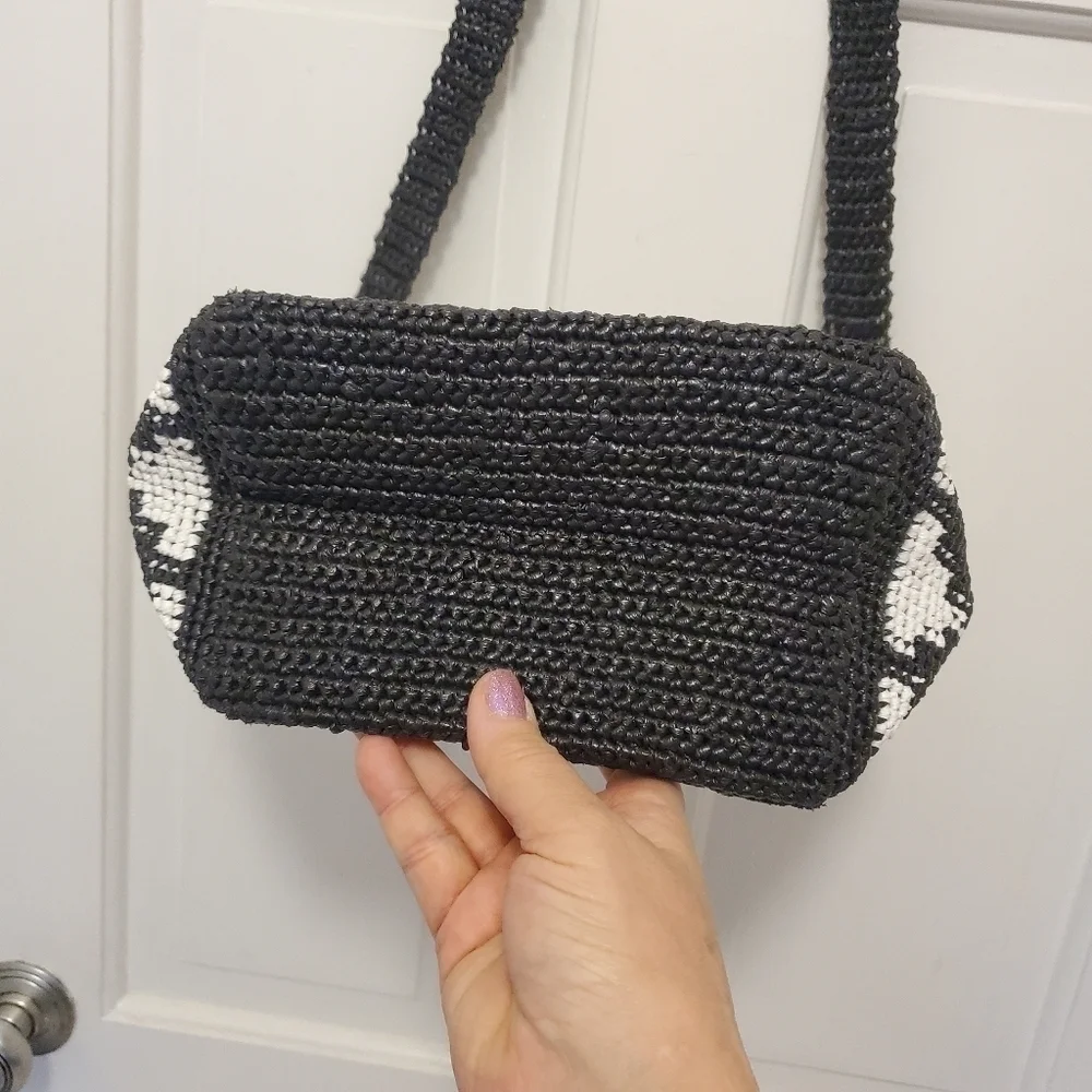 CHIKUMBUSO Black & White Crossbody Bag